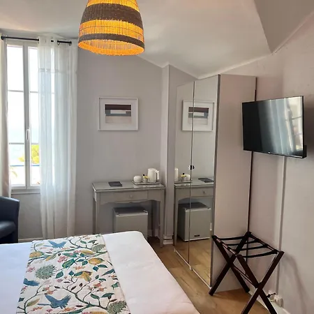 מלון Eden - La Baigneuse 3*