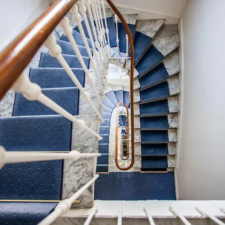 מלון Eden - La Baigneuse