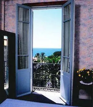 Hotel Eden - La Baigneuse 3*